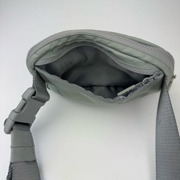 Lululemon Everywhere Belt Bag *1L Silver Drop - Picture 7 of 11